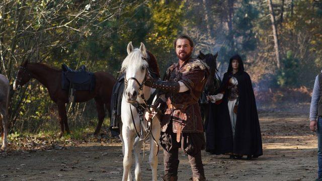 Oruç Reis öldü mü? Engin Altan Düzyatan Barbaroslar Akdeniz'in Kılıcı dizisinden ayrılıyor mu?