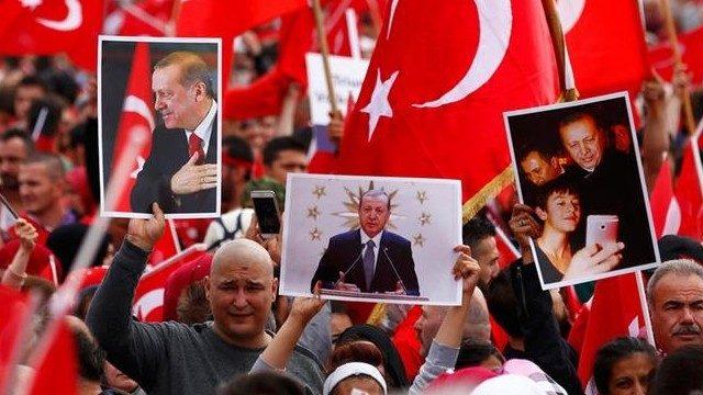 Referandum sonrası Almanya'da çifte vatandaşlık tartışması