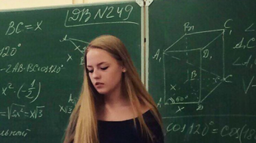 Rus Matematik &Ouml;ğretmeni Seksi Pozlarıyla Sosyal Medyayı Salladı