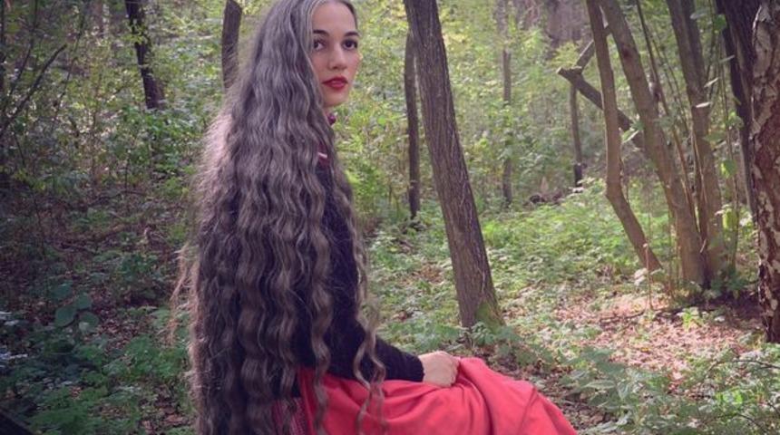 14 yaşından beri saçını kestirmiyor! Hayranından aldığı ilginç teklifi itiraf etti: Saçlarımı yalamak istiyorlar