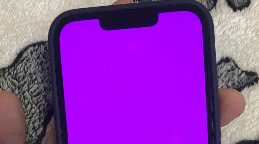 iPhone 13 sahiplerinden Apple'a şikayet: Telefonum morarıyor!