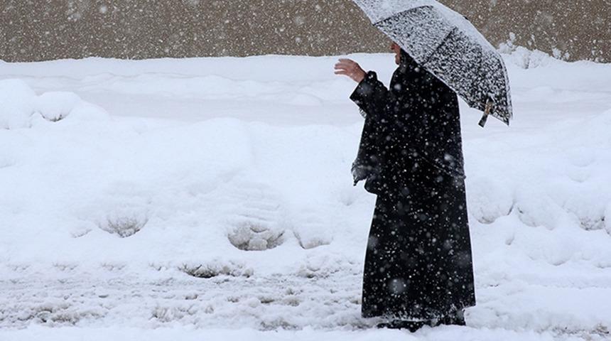 Kar hayatı felç etti! Köylülere çağrı: Merkeze inin