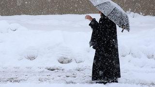 Kar hayatı felç etti! Köylülere çağrı: Merkeze inin