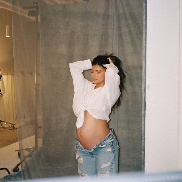 Milyarder Kylie Jenner hamilelik pozunu paylaştı! Beğeni butonu çöktü