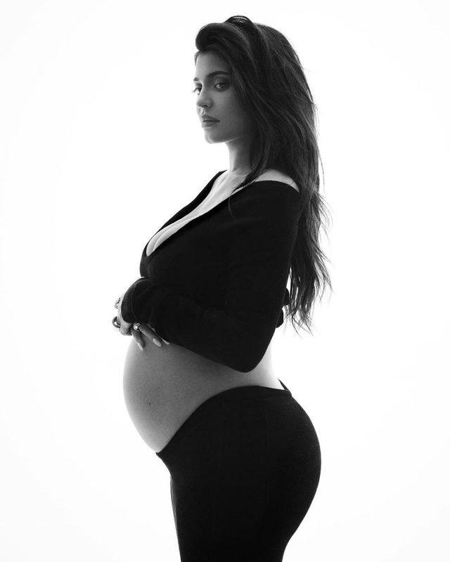 Milyarder Kylie Jenner hamilelik pozunu paylaştı! Beğeni butonu çöktü