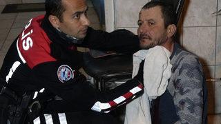 Antalya'da banyo kavgası! Boğazından bıçaklandı