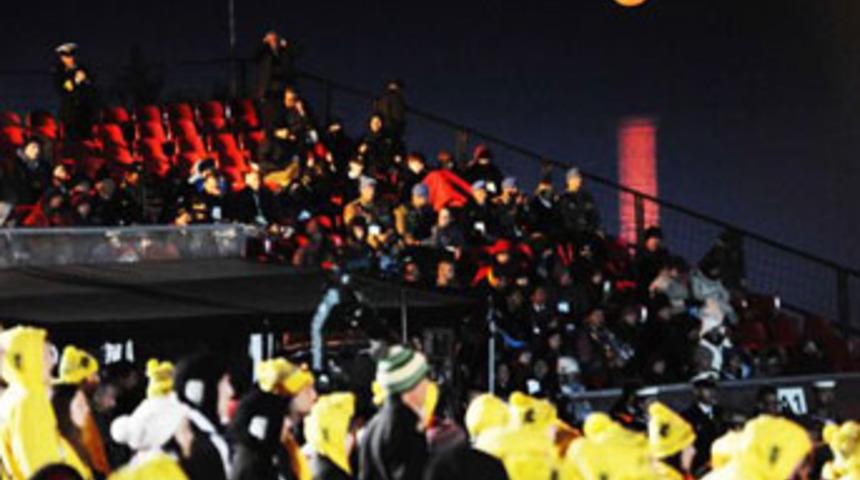 Binlerce Anzak, şafak ayininde buluştu