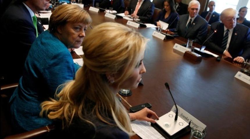 Merkel'in Ivanka Trump'a bakışları sosyal medyayı salladı