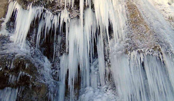 Girlevik Şelalesi buz tuttu! Soğuktan 2 metrelik buz sarkıtları oluştu G1