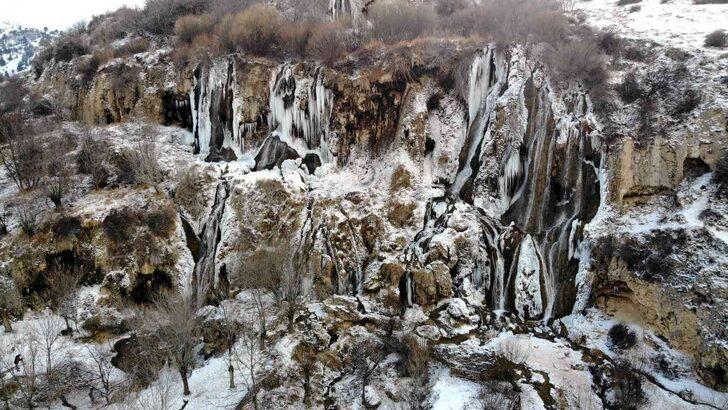 Girlevik Şelalesi buz tuttu! Soğuktan 2 metrelik buz sarkıtları oluştu G3