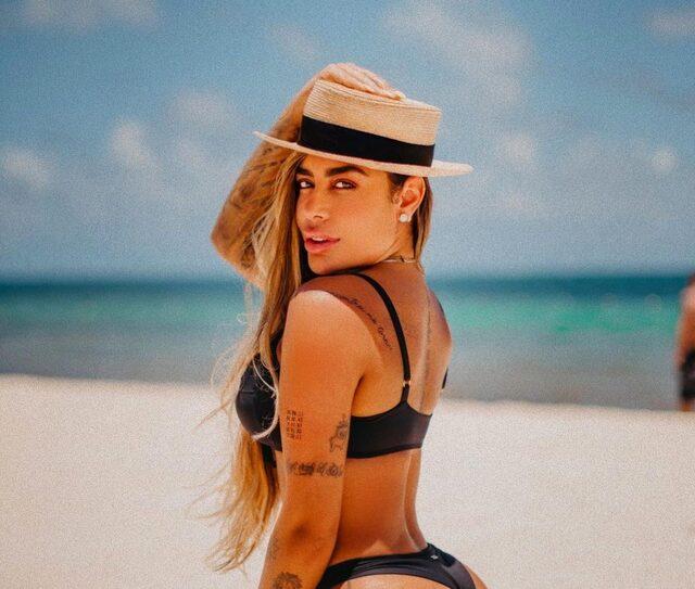 Neymar'ın kız kardeşi Rafaella Santos ateşli pozlarıyla Instagram'ı sallıyor!