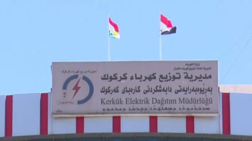 Kerk&uuml;k&rsquo;te &lsquo;K&uuml;rdistan bayrağı&rsquo; b&uuml;t&uuml;n kurumlara &ccedil;ekildi