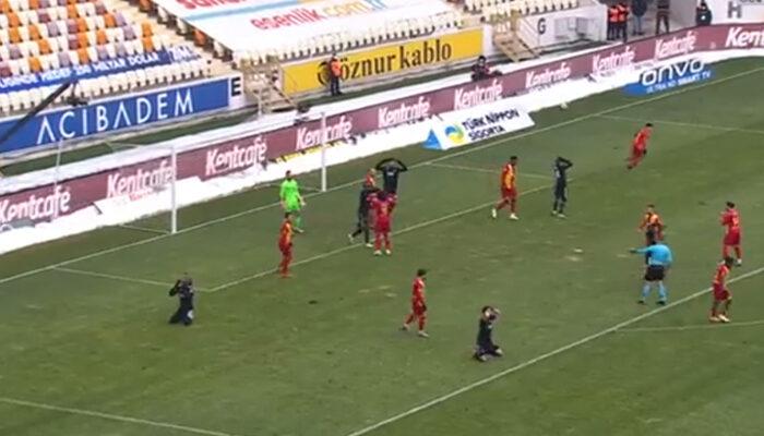 Son dakika: Beşiktaş maçında bir garip olay! 5 saniye içinde 2 kez...