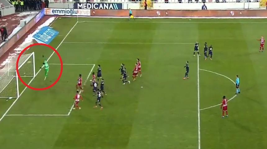 Şimdiden yılın gol&uuml;ne aday! Pedro Henrique'nin Fenerbah&ccedil;e'ye attığı gol herkesin dilinde