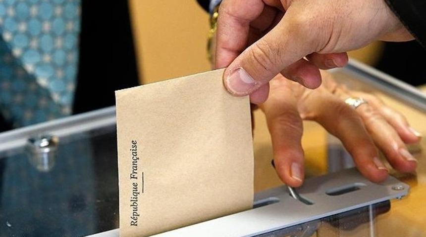 Fransa'da cumhurbaşkanı se&ccedil;iminde oy kullanma işlemi başladı