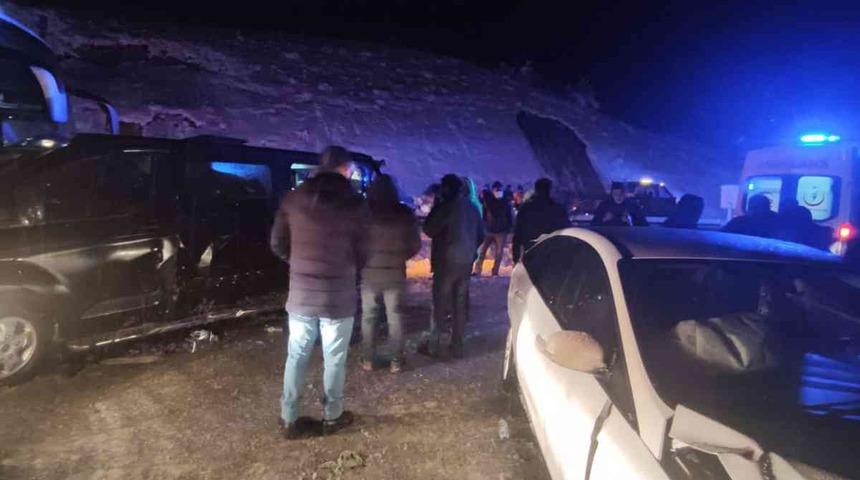 D100’de feci kaza! 8 araç birbirine girdi: 9 yaralı