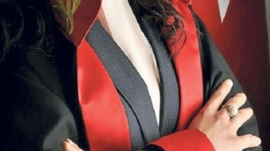 FET&Ouml; i&ccedil;in tesett&uuml;rden &ccedil;ıkıp mini etek giymiş! Nedeni sorulduğunda ise...