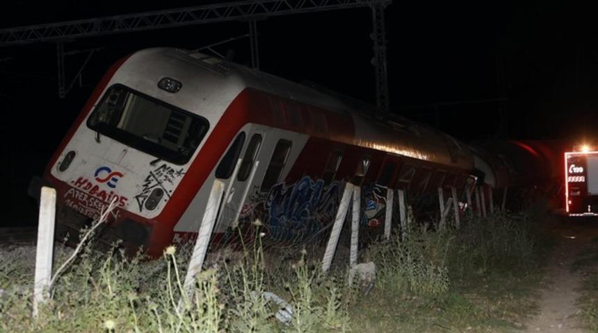 Yolcu treni raydan &ccedil;ıktı: 4 &ouml;l&uuml;, 5 yaralı