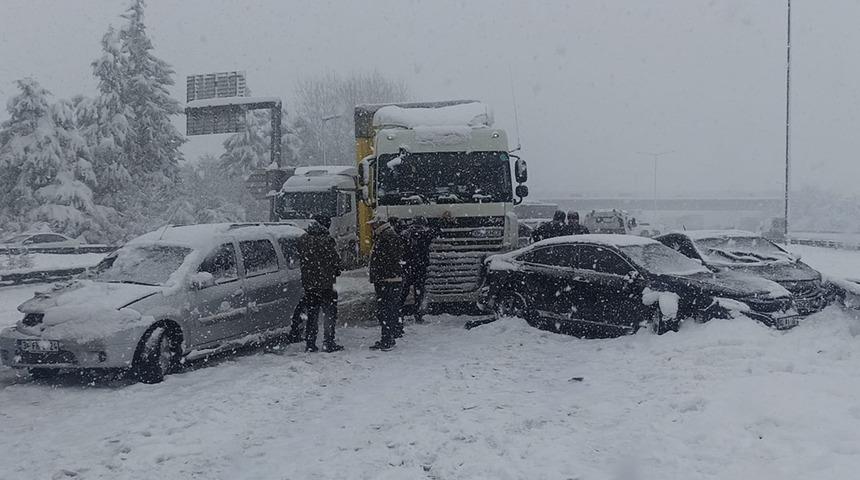 Son dakika… Düzce'de otoyolda 30 araç birbirine girdi! Çok sayıda yaralı var… 