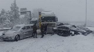 Son dakika… Düzce'de otoyolda 30 araç birbirine girdi! Çok sayıda yaralı var… 