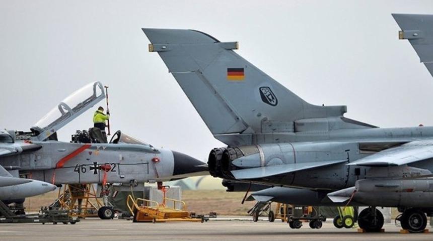 Alman siyaset&ccedil;i Hahn: İncirlik'ten askerlerimizi &ccedil;ekelim