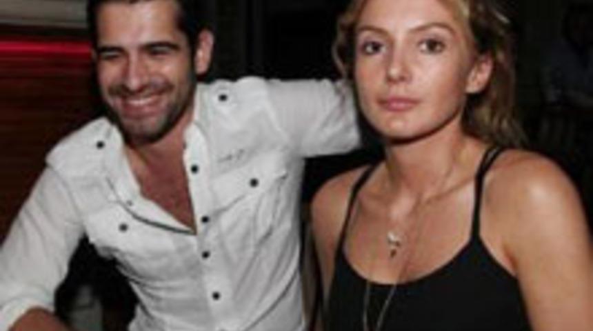 Evliliği D&uuml;ş&uuml;nm&uuml;yoruz Dedi...