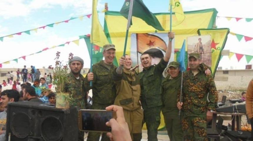 Rusya inkar etse de... Rus askerlerinden YPG bayraklı poz