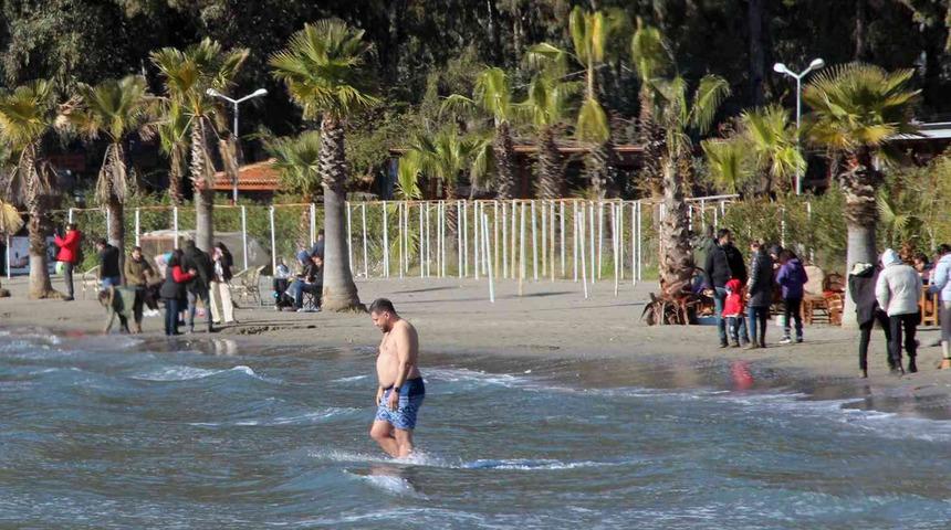 Türkiye karla mücadele ederken o ildekiler denizin tadını çıkardı