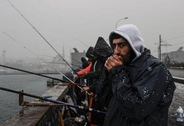 Galata Köprüsü'ndeki balıkçılar