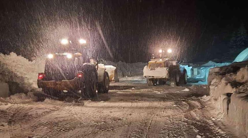 Son dakika: Faciadan dönüldü! Antalya-Konya karayoluna çığ düştü 