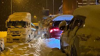 SON DAKİKA | Bolu geçişinde yüzlerce araç kara gömüldü! İstanbul Valisi Ali Yerlikaya'dan yeni açıklama