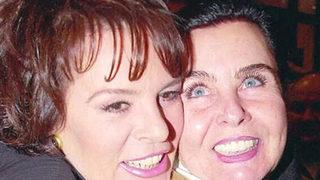 Son dakika: Fatma Girik'in ölümü ünlü isimleri gözyaşlarına boğdu! Cüneyt Arkın, canlı yayında ağladı, Hülya Koçyiğit ve Perihan Savaş'ın sesi titredi