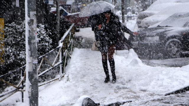 Son dakika: İstanbul kara teslim oldu; trafik durdu yollar kapandı araçlar birbirine girdi! İşte İstanbul'daki son durum...