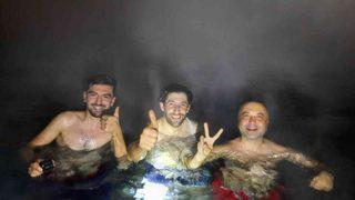 Türkmen Dağı’nın dondurucu soğuğunda kaplıcanın tadını çıkarttılar