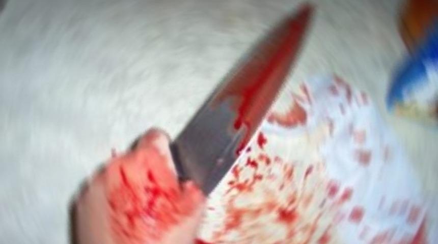 Cinnet ge&ccedil;iren gen&ccedil;, cinsel organını keserek kanıyla duvara yazı yazdı!