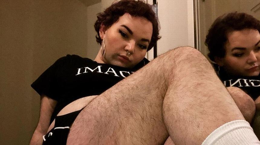 Çocukluğundan beri zorbalığa uğradı! Fazla tüylerini eleştirilenlere cevabı sert oldu: Kendimi saklamıyorum