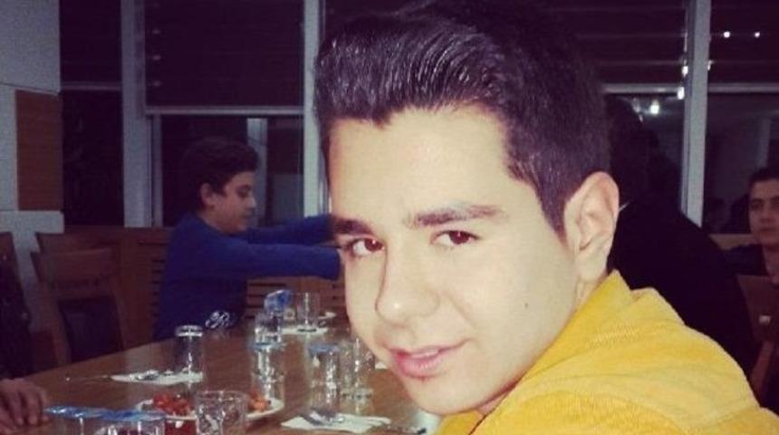 Alkol ve enerji i&ccedil;eceği i&ccedil;en liseli &ouml;ld&uuml;