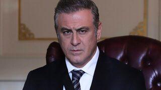 Teşkilat'ın Halit Başkan'ı Turgut Tunçalp'ın gözlerden uzak eşine bakın! Aşk sözleri havada uçuştu