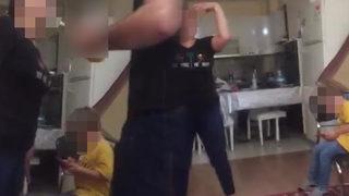 İğrenç görüntüler! Her şeyi çocukların gözü önünde yapıp sosyal medyadan yayınladılar