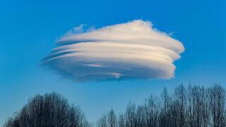 Bu görüntüler Van'dan! Saatlerce aynı noktada kalan mercek bulutu görenleri hayran bıraktı