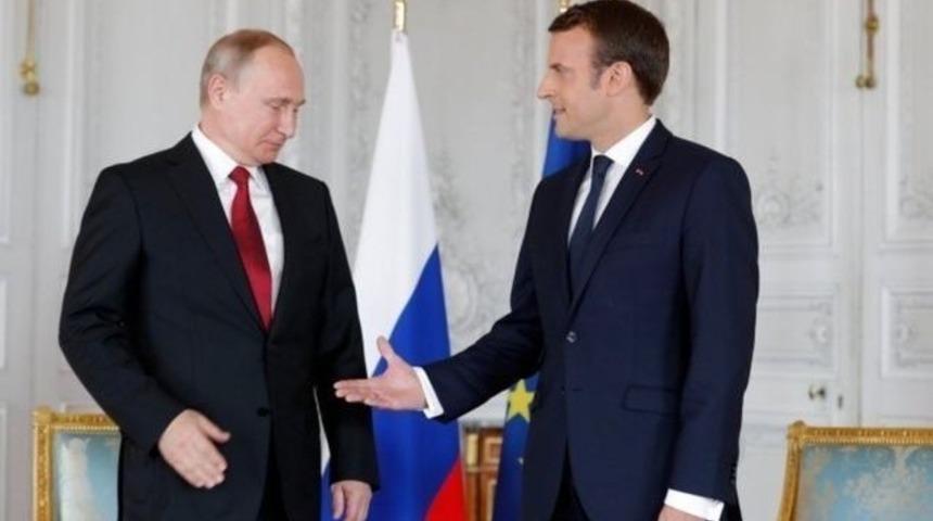Macron'dan Putin'in yanında Rus basınına sert mesaj