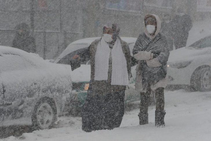 Son dakika: İstanbul kara teslim oldu; trafik durdu yollar kapandı araçlar birbirine girdi! İşte İstanbul'daki son durum... G3