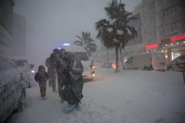 Ek Fotoğraflar// Arnavutköy'de kar hayatı felç etti - Genel - İstanbul - 