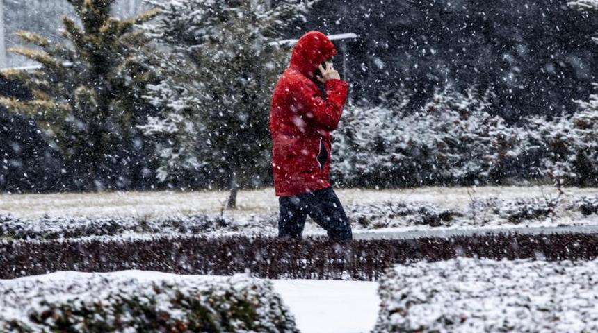 Son dakika: Açıklamalar peş peşe geldi! Hamile ve engelli kamu görevlilerine idari izin