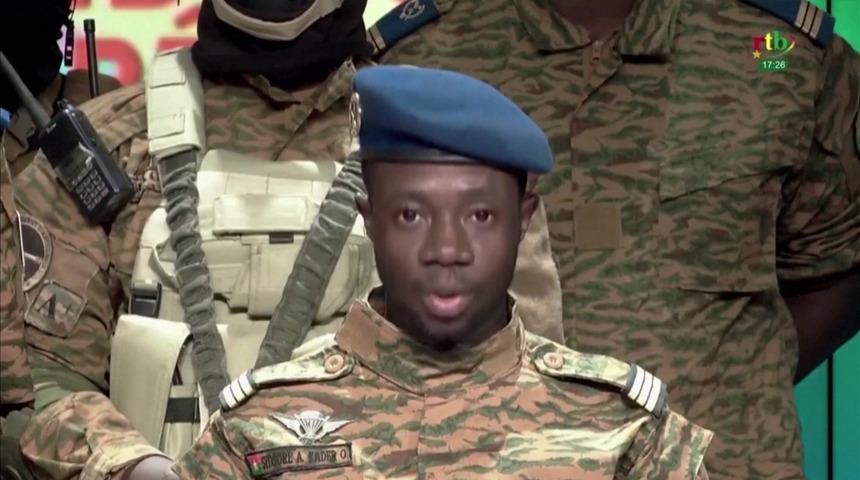 Burkina Faso'da askerler y&ouml;netime el koydu