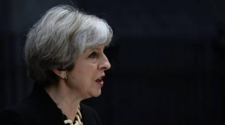 İngiltere se&ccedil;imleri anketi: May, 21 sandalyeyle ka&ccedil;ırabilir