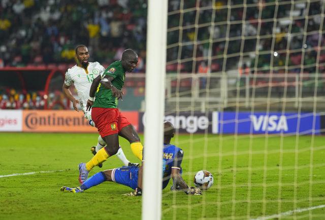 2022-01-24T000000Z_1052045927_MT1NURPHO000C0VH5W_RTRMADP_3_SOCCER-AFRICAN-CUP-OF-NATIONS-COMOROS-CAMEROUN-CAP-VERDE