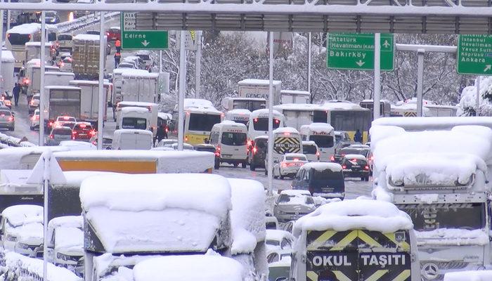 Son dakika... İstanbul’daki kar esaretinde son durum! TEM’de çekilen görüntüler dikkat çekti…