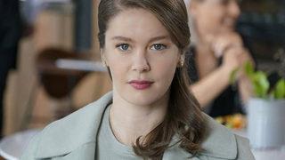 Burcu Biricik karın gazına geldi, elektrik direğine çıktı