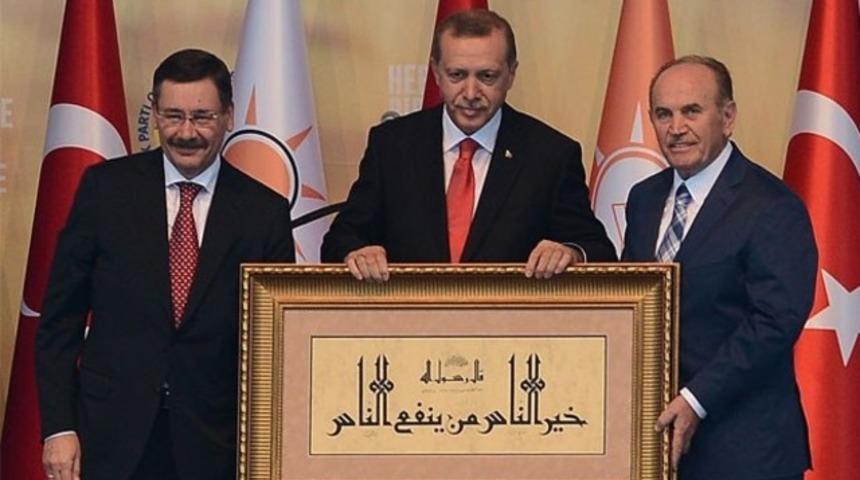 Kabinede b&uuml;y&uuml;k revizyon yapılıyor, Topbaş ve G&ouml;k&ccedil;ek gidiyor